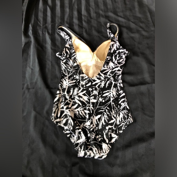 Vtg Black and White One Piece Swimsuit - Picture 3 of 13